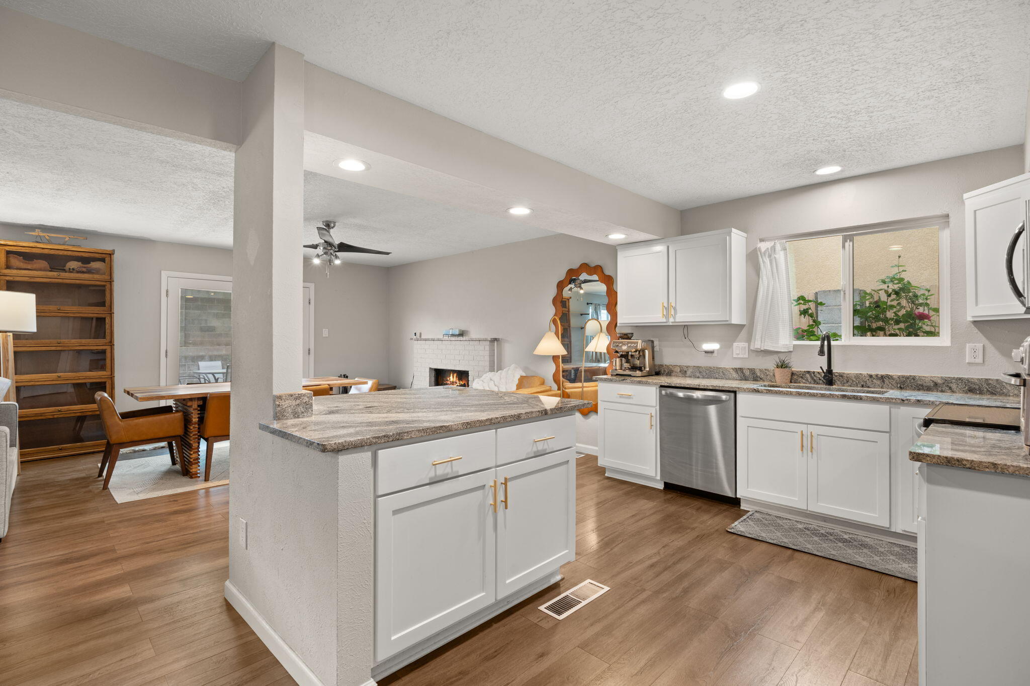 7620 BUCKBOARD Avenue NE