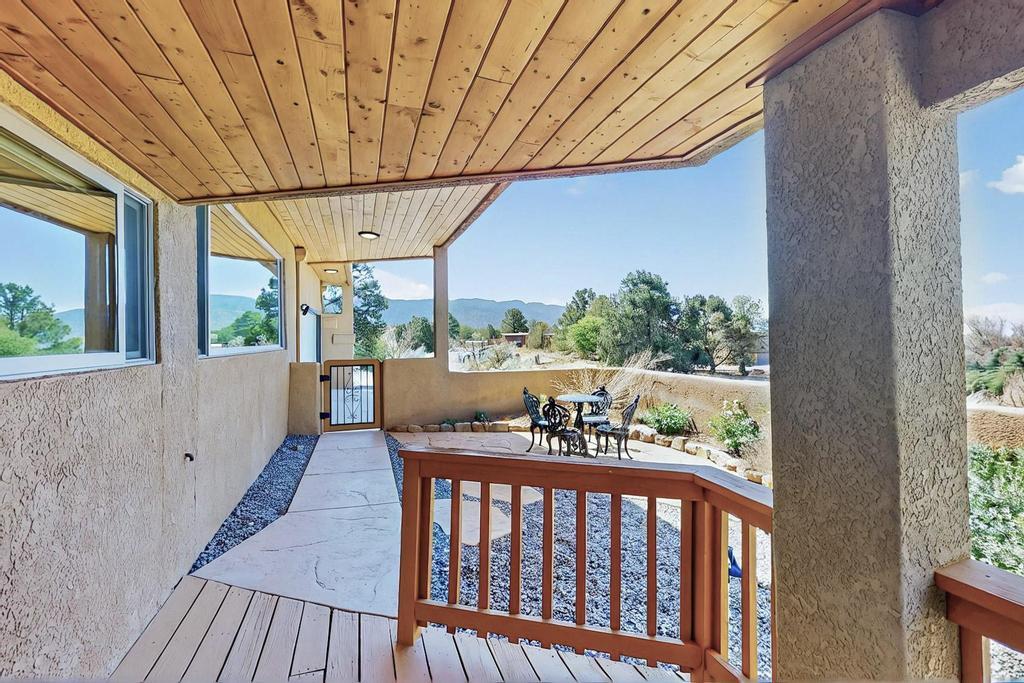 536 BLACK BEAR Road NE