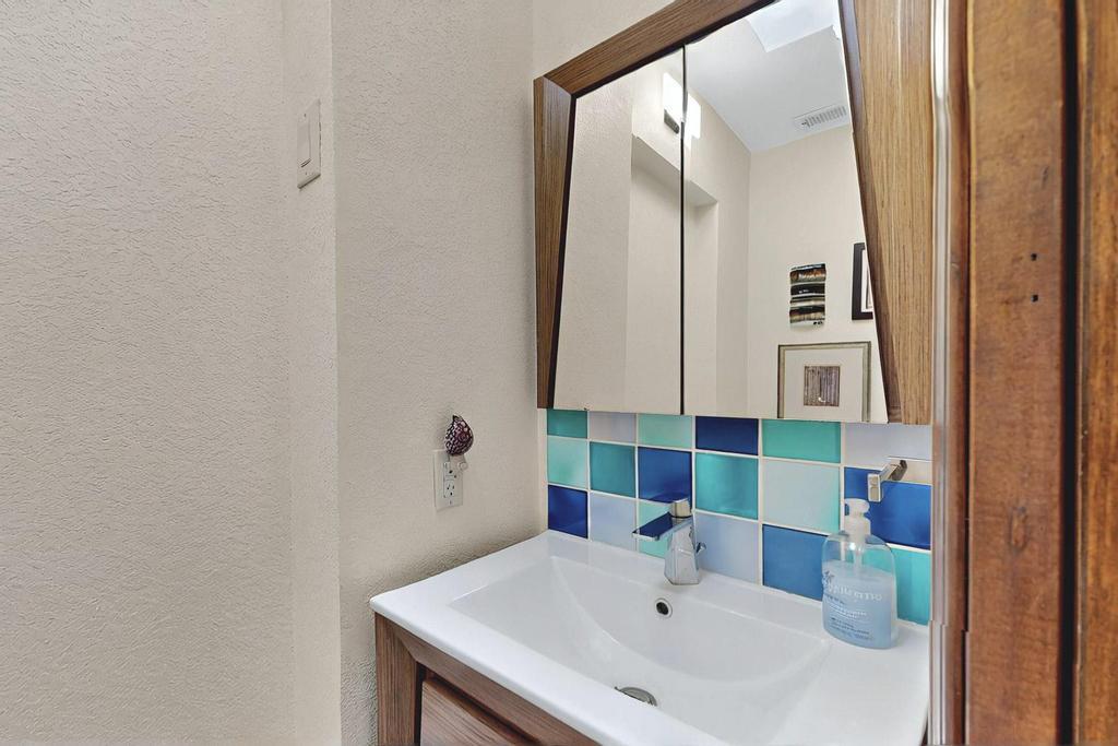 536 BLACK BEAR Road NE