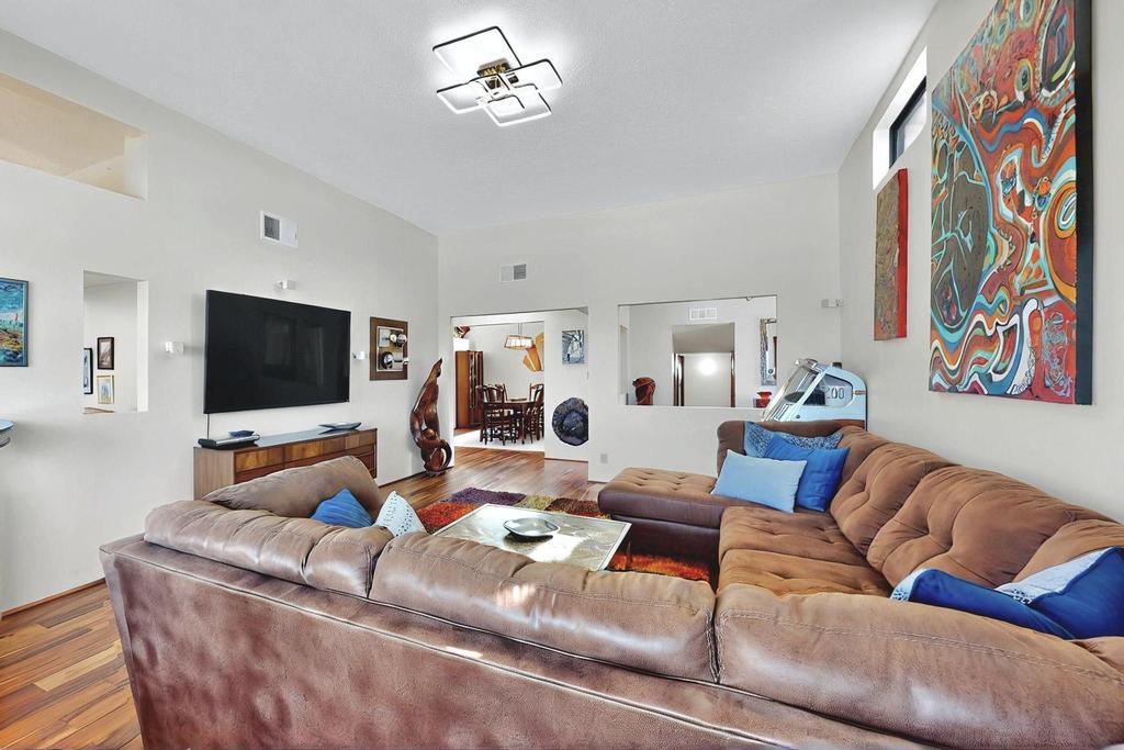 536 BLACK BEAR Road NE