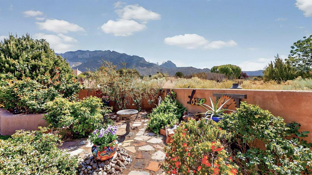 536 BLACK BEAR Road NE