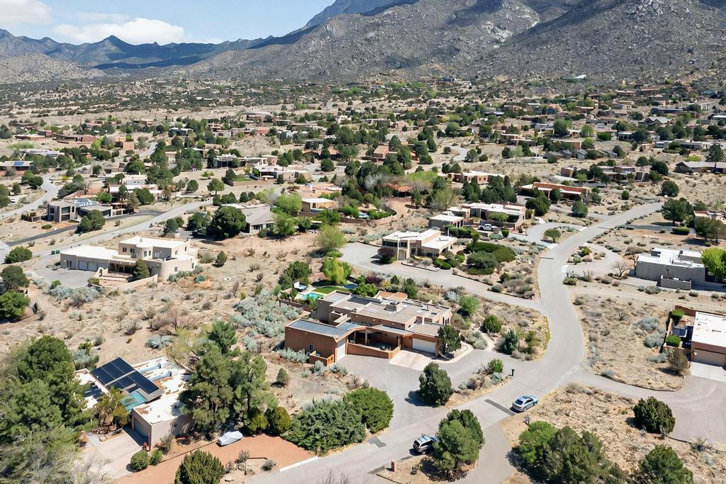 536 BLACK BEAR Road NE