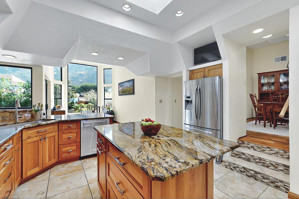 536 BLACK BEAR Road NE