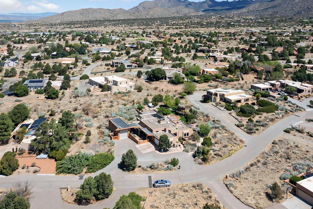 536 BLACK BEAR Road NE