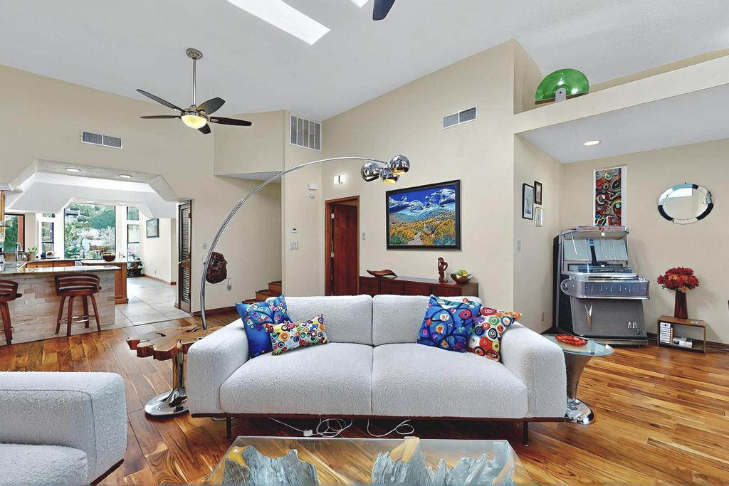 536 BLACK BEAR Road NE