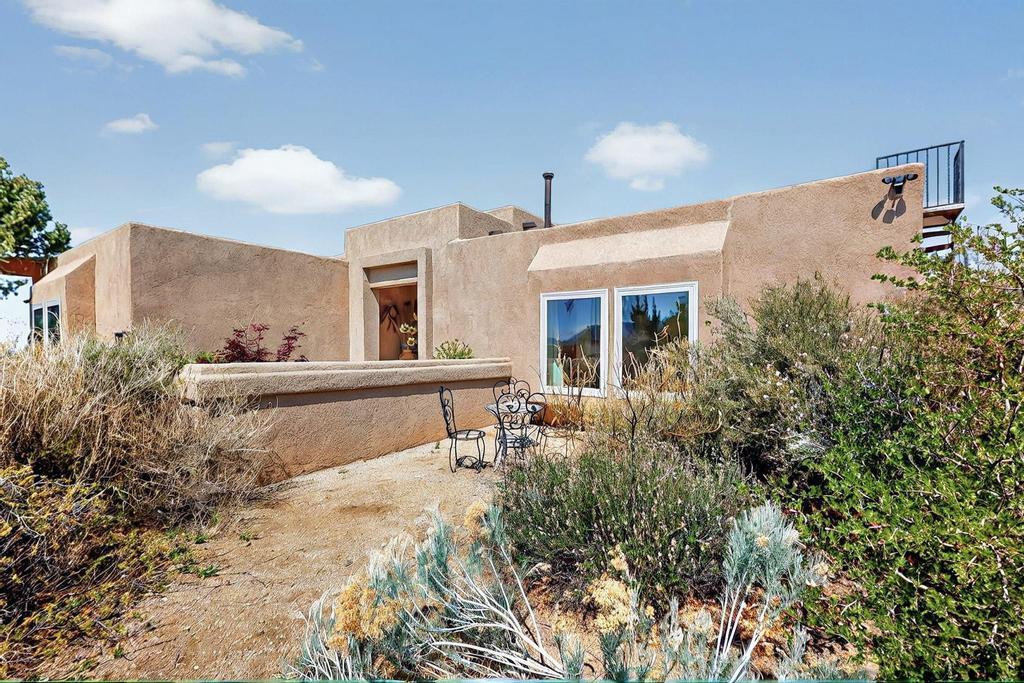 536 BLACK BEAR Road NE