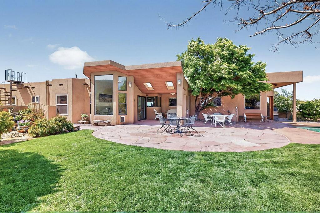 536 BLACK BEAR Road NE