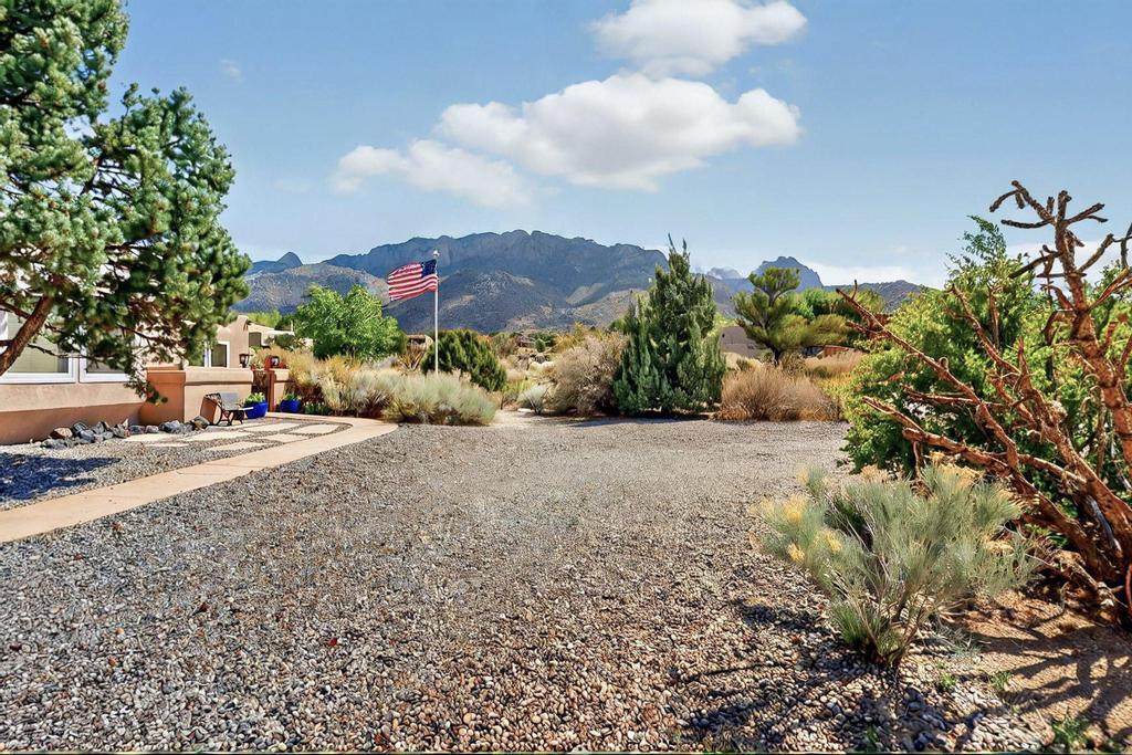 536 BLACK BEAR Road NE