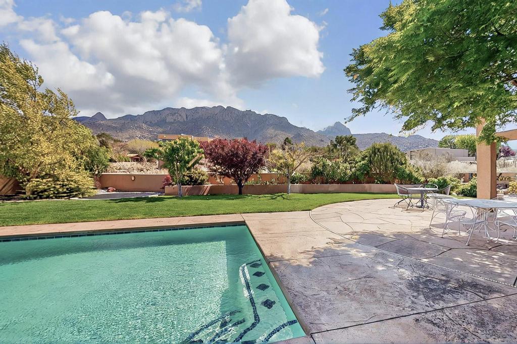 536 BLACK BEAR Road NE