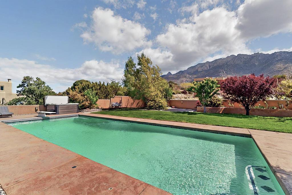 536 BLACK BEAR Road NE