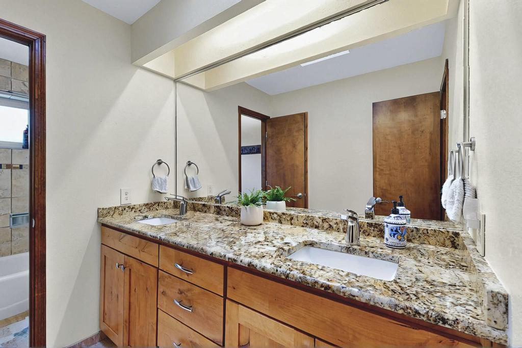 536 BLACK BEAR Road NE