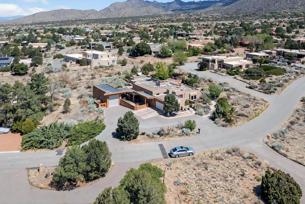 536 BLACK BEAR Road NE