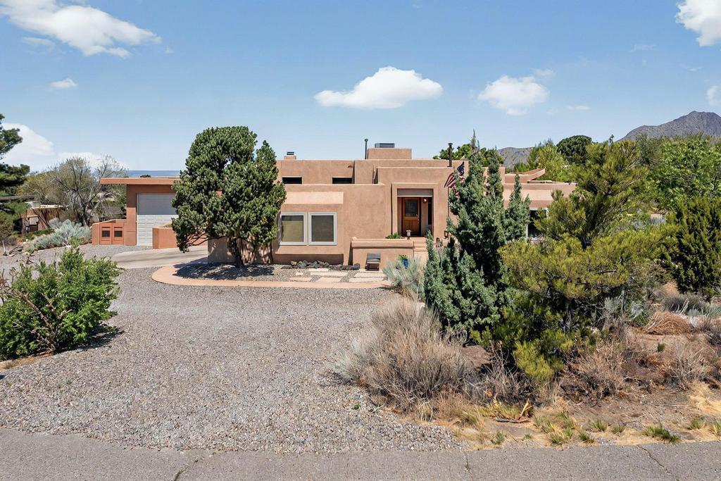 536 BLACK BEAR Road NE