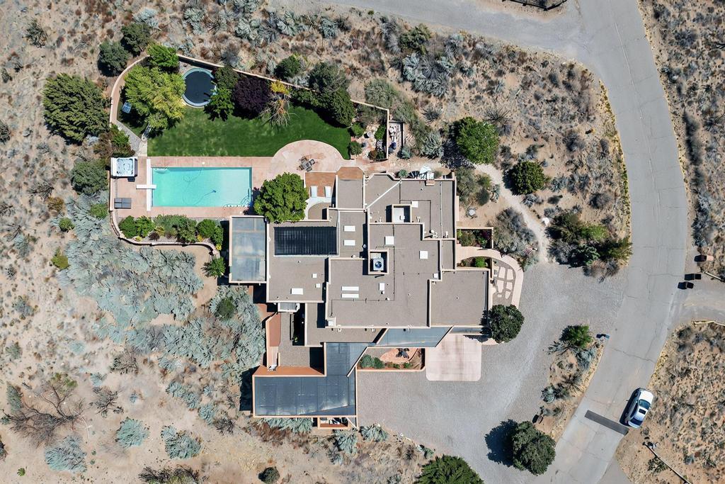 536 BLACK BEAR Road NE