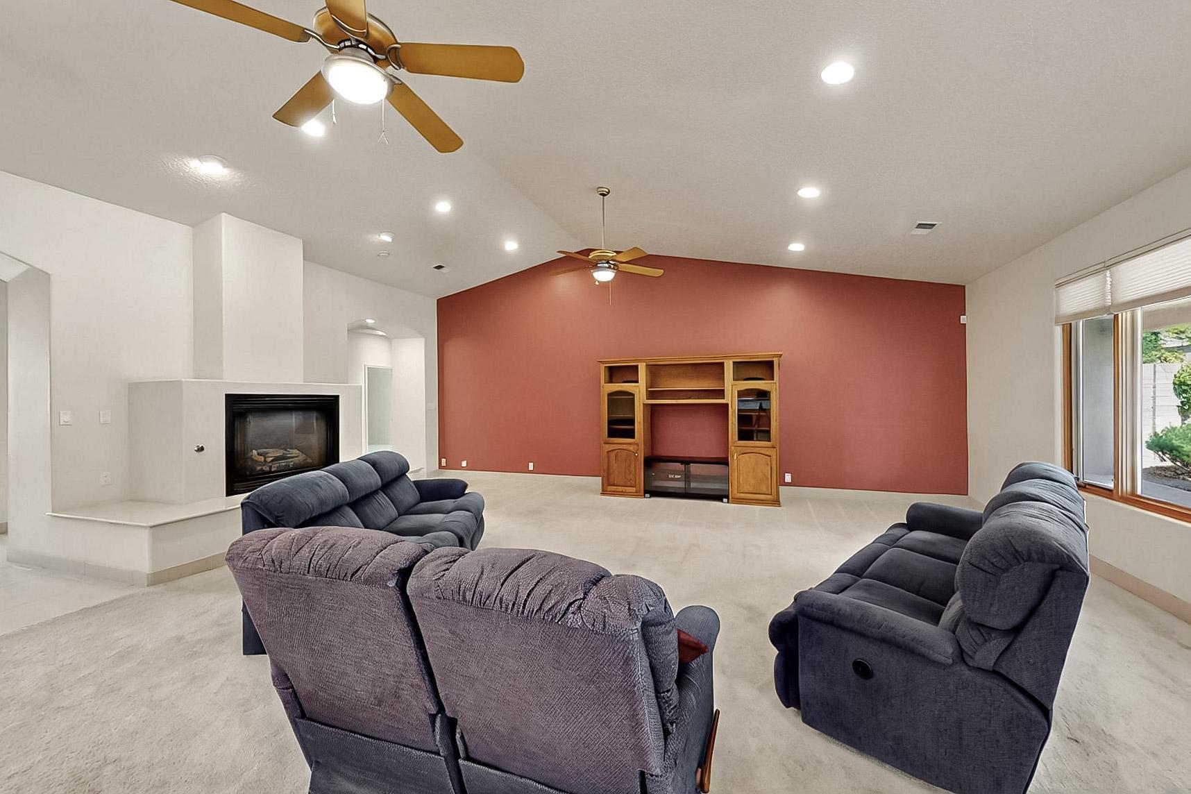 6924 BRANDYWINE Loop NE