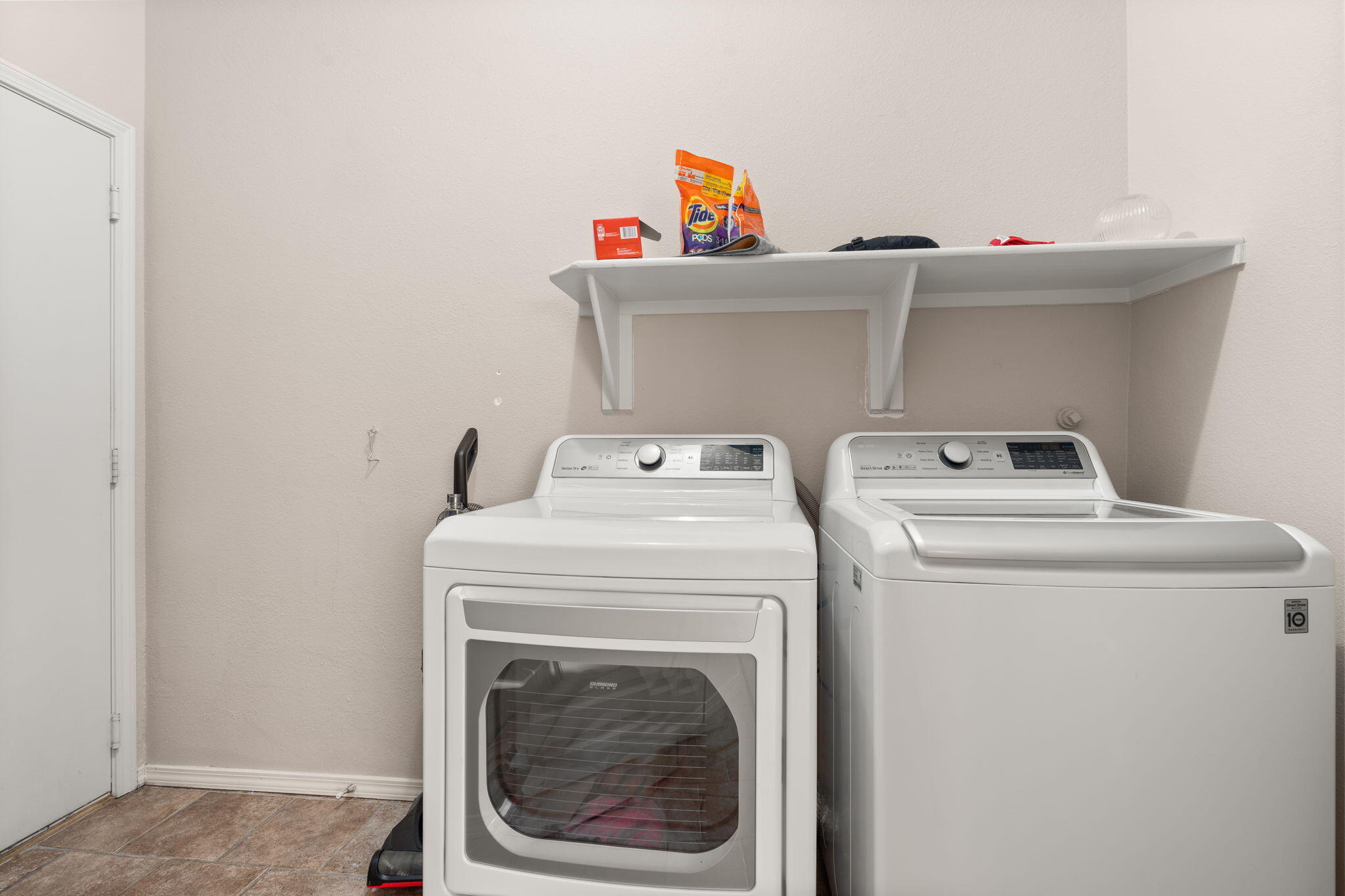 5236 NA PALI Street NE