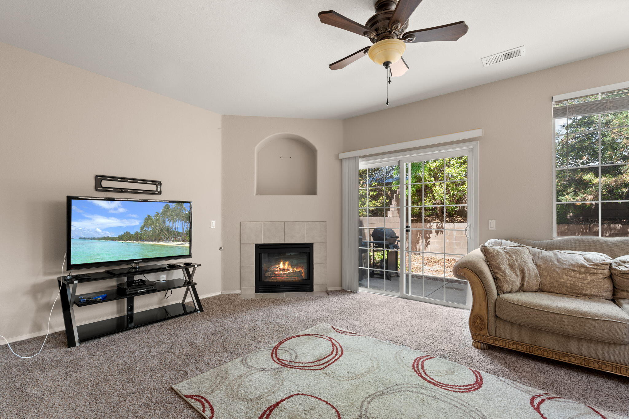 5236 NA PALI Street NE