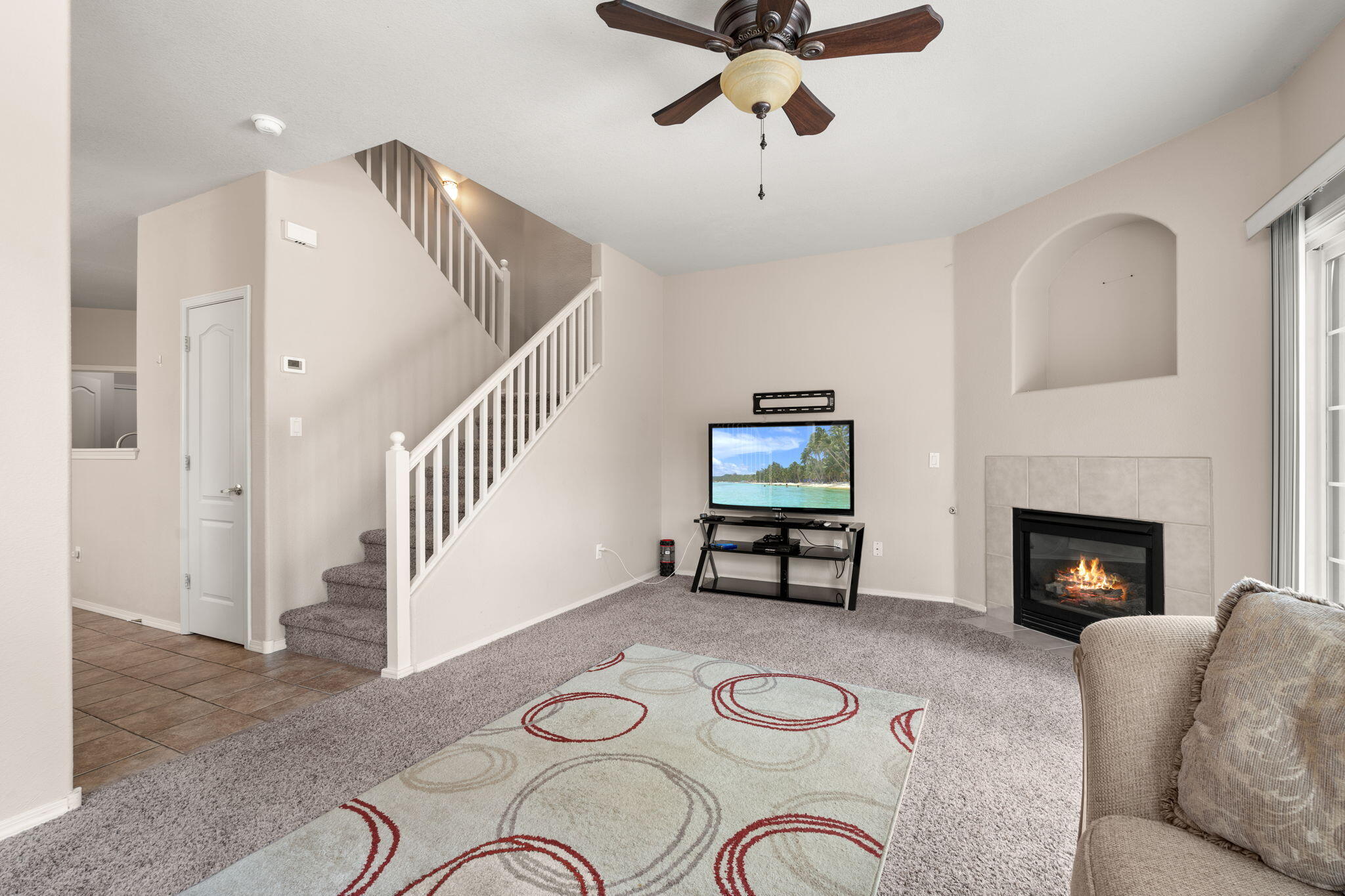 5236 NA PALI Street NE