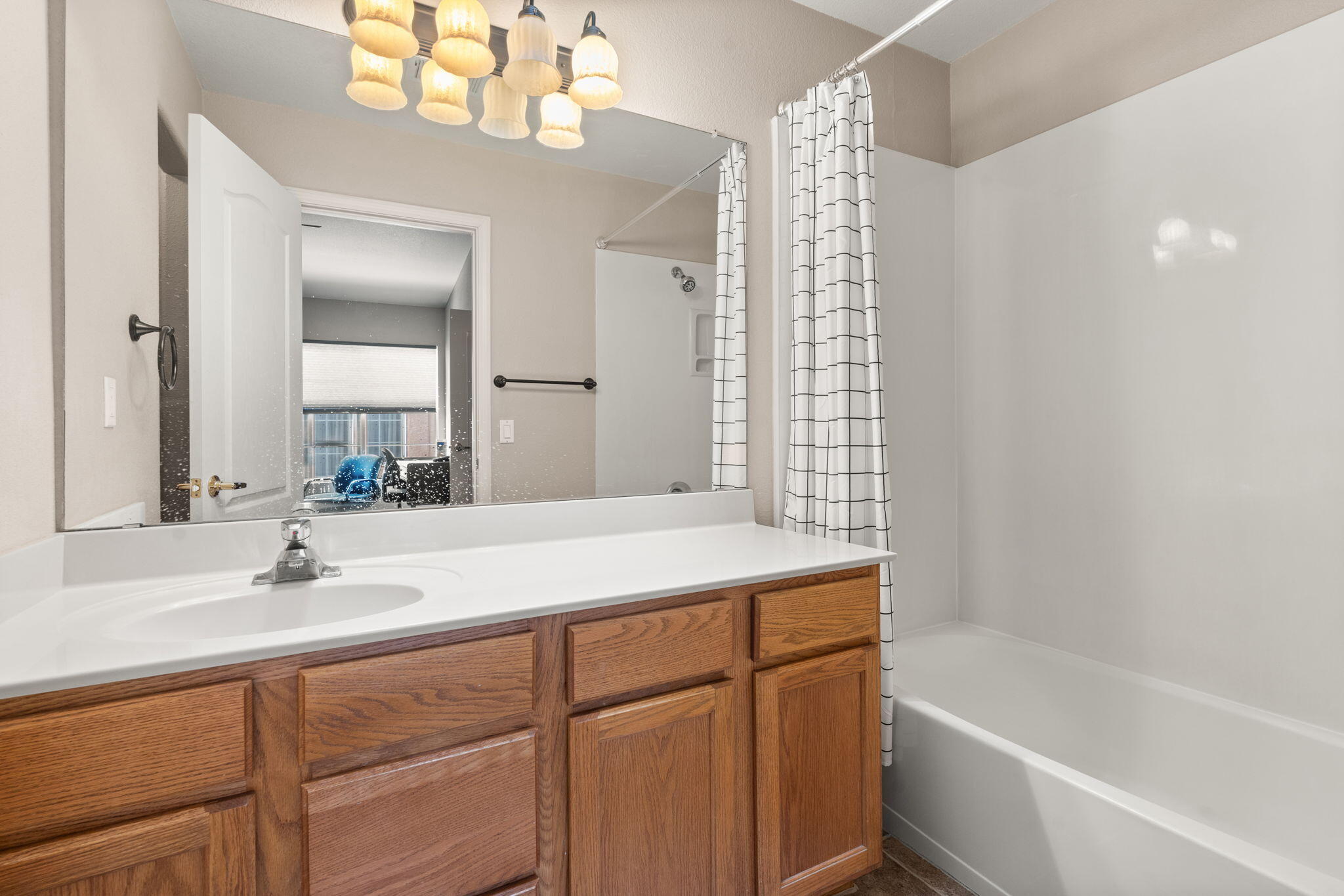 5236 NA PALI Street NE