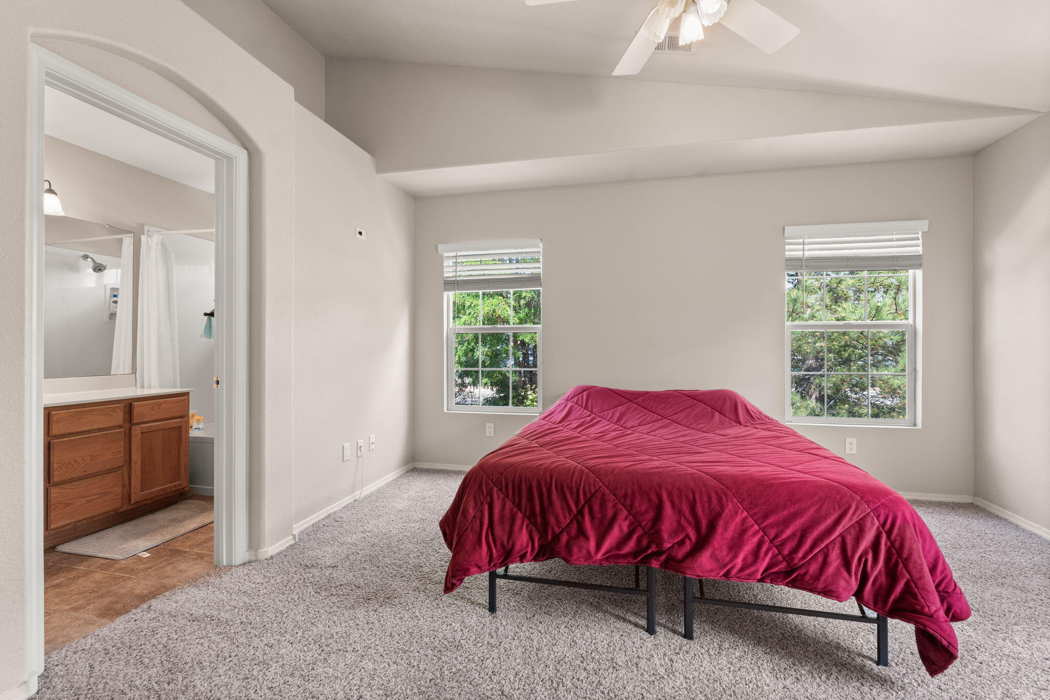 5236 NA PALI Street NE