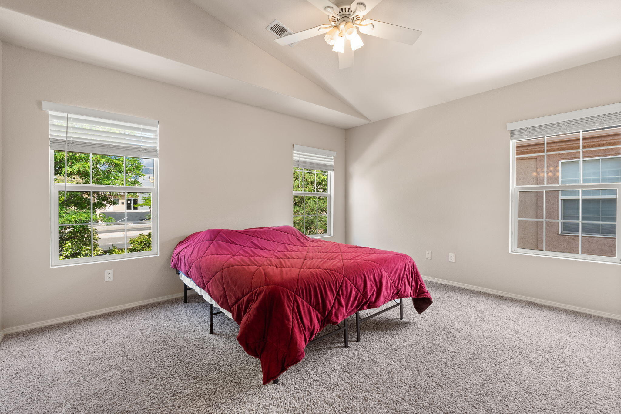 5236 NA PALI Street NE