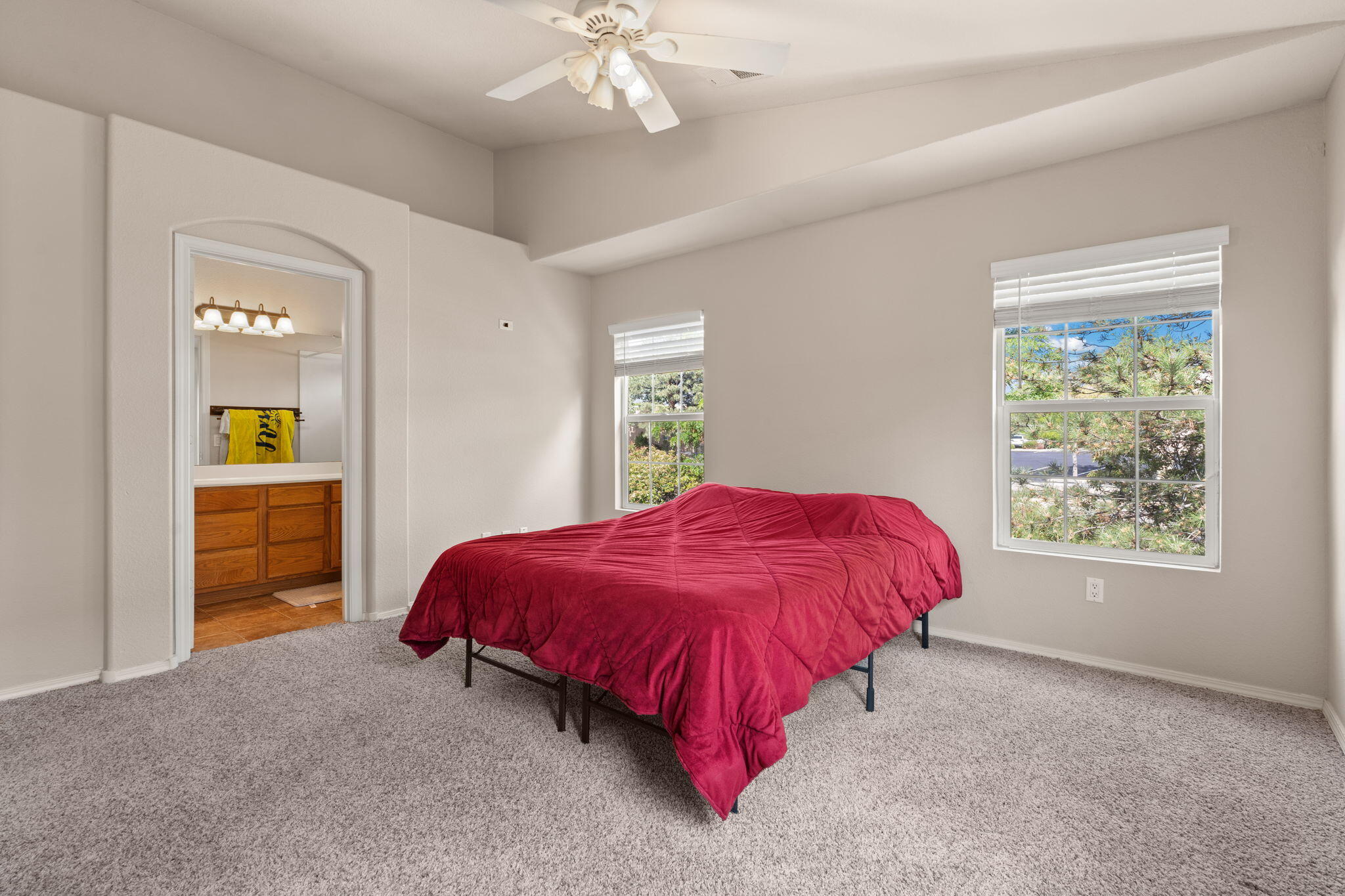 5236 NA PALI Street NE