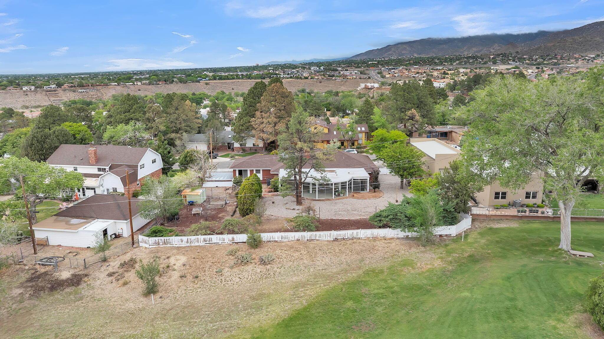 806 LAMP POST Circle SE