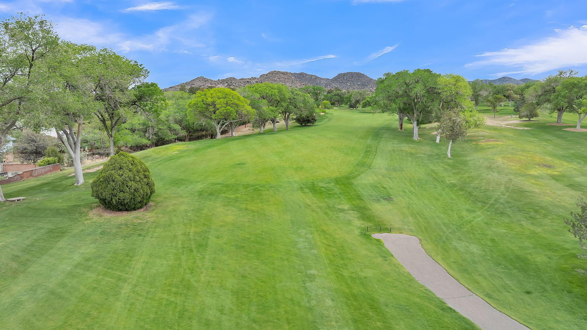 806 LAMP POST Circle SE