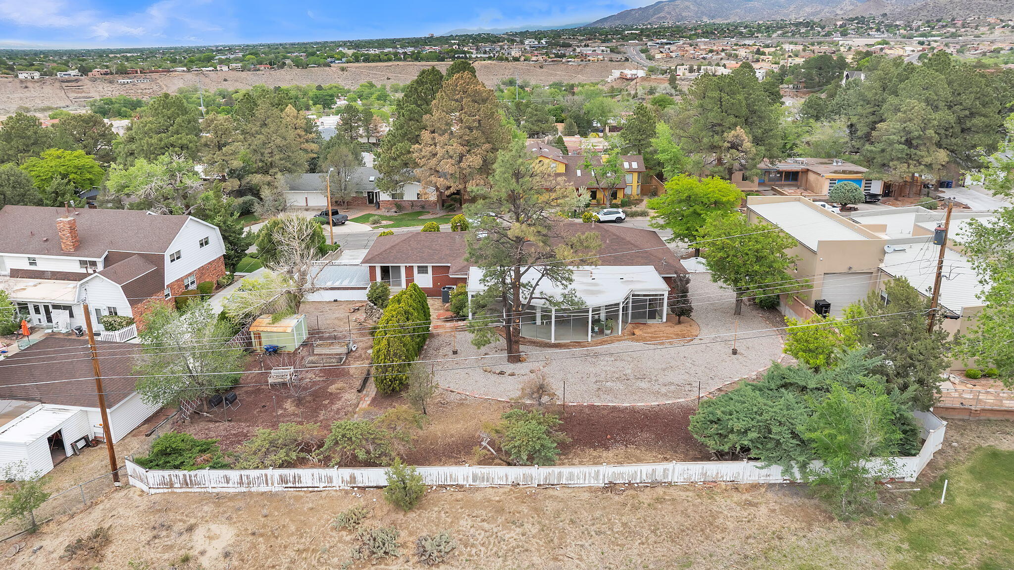 806 LAMP POST Circle SE