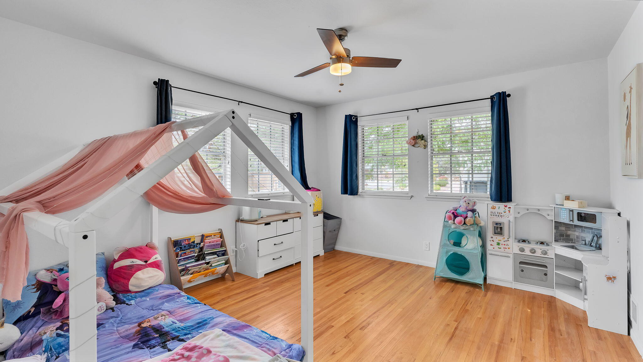 806 LAMP POST Circle SE