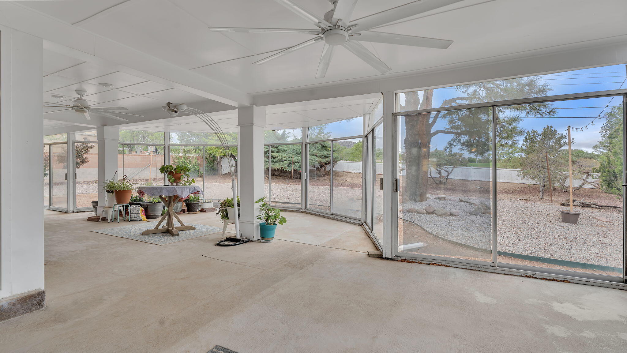 806 LAMP POST Circle SE