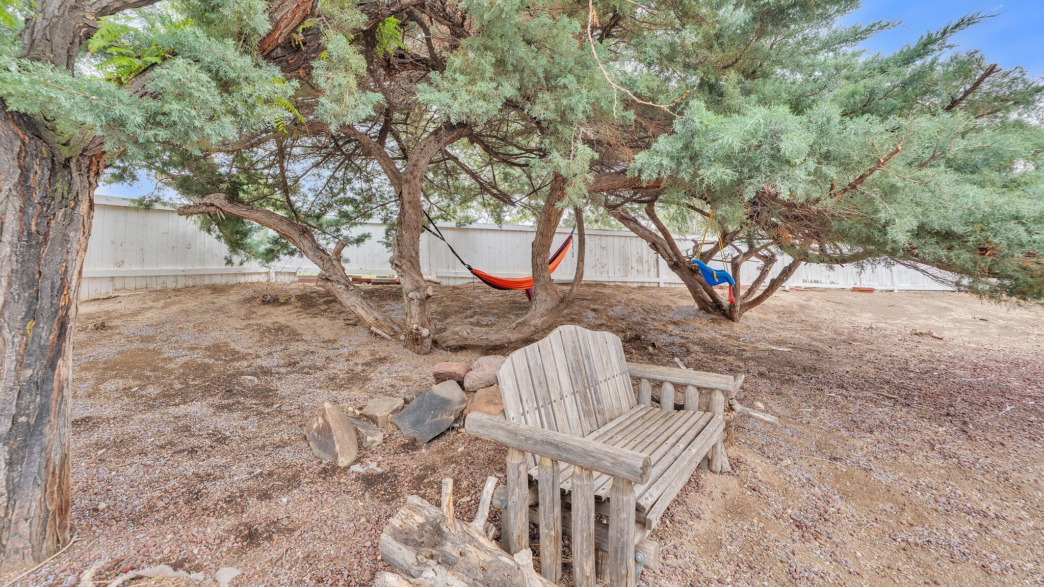 806 LAMP POST Circle SE