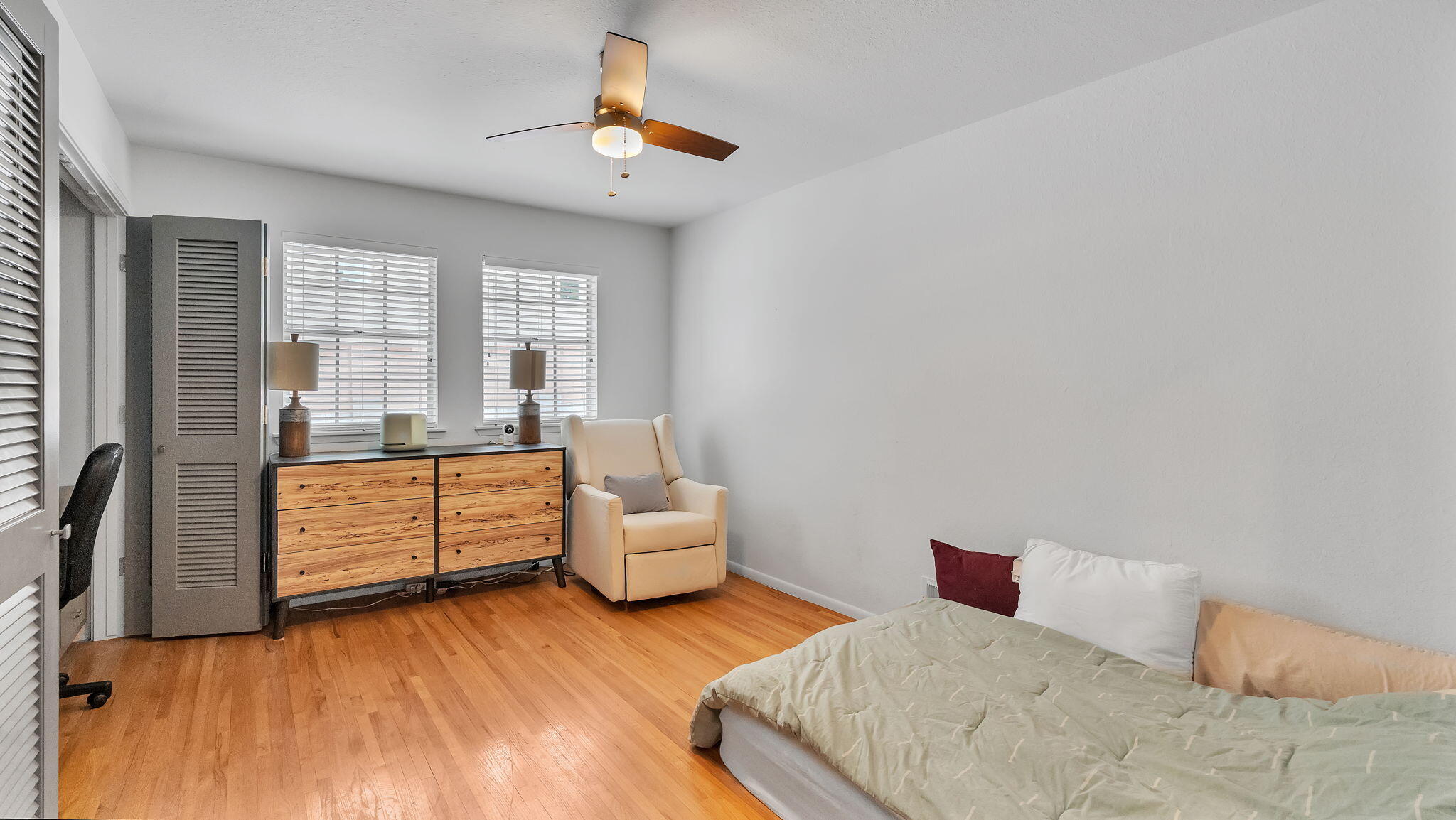 806 LAMP POST Circle SE