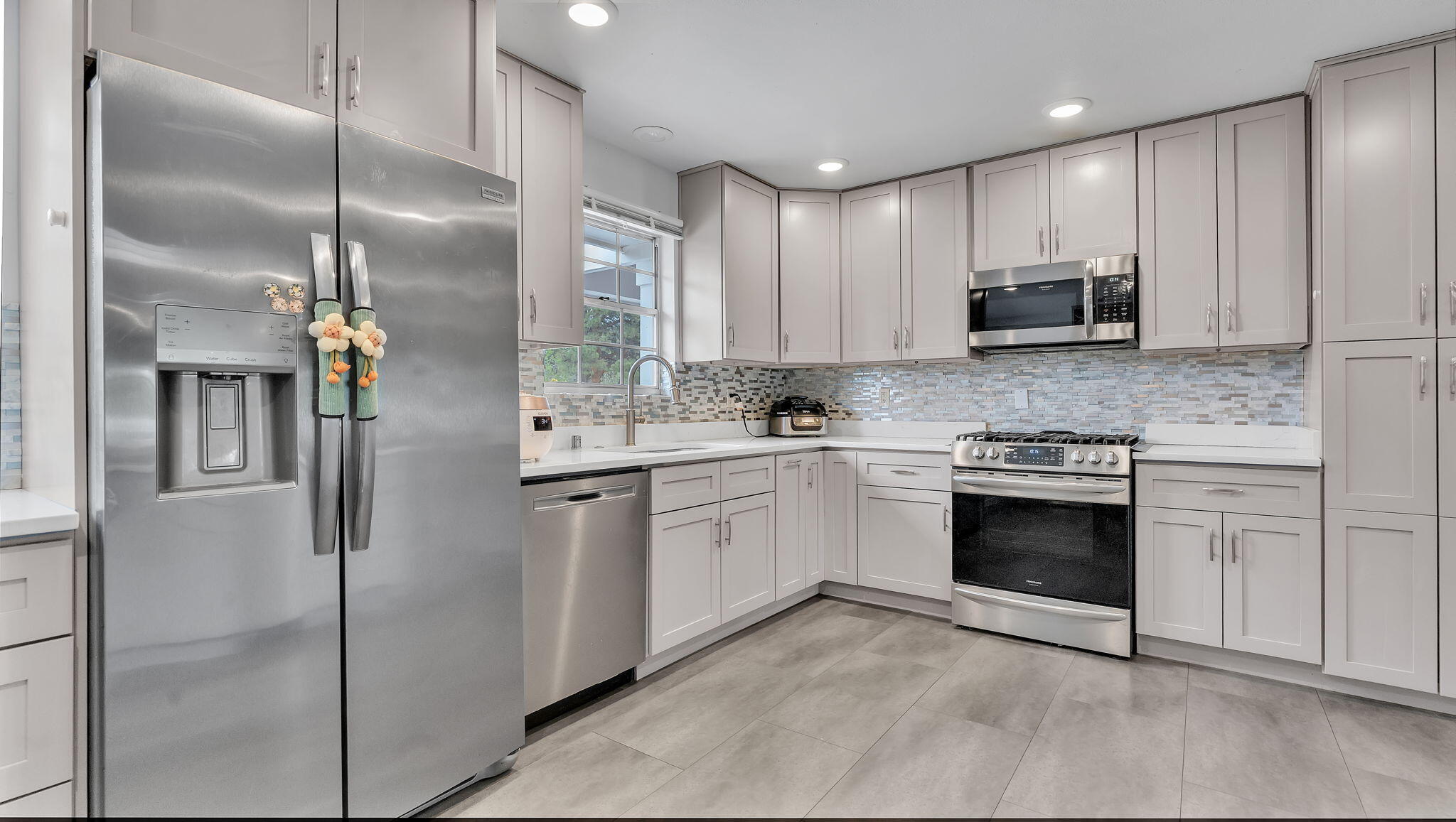 806 LAMP POST Circle SE