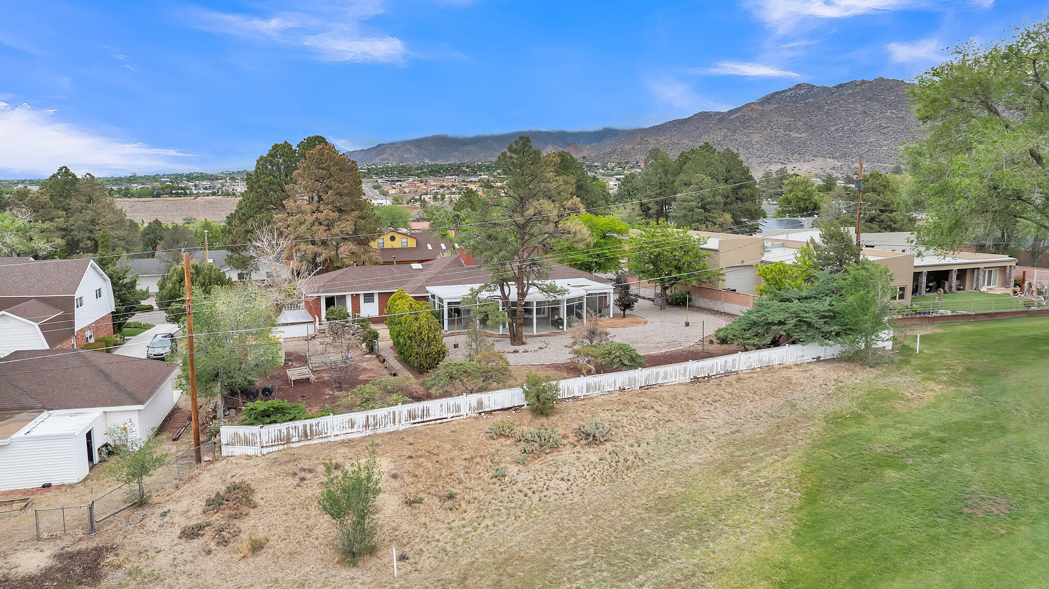 806 LAMP POST Circle SE