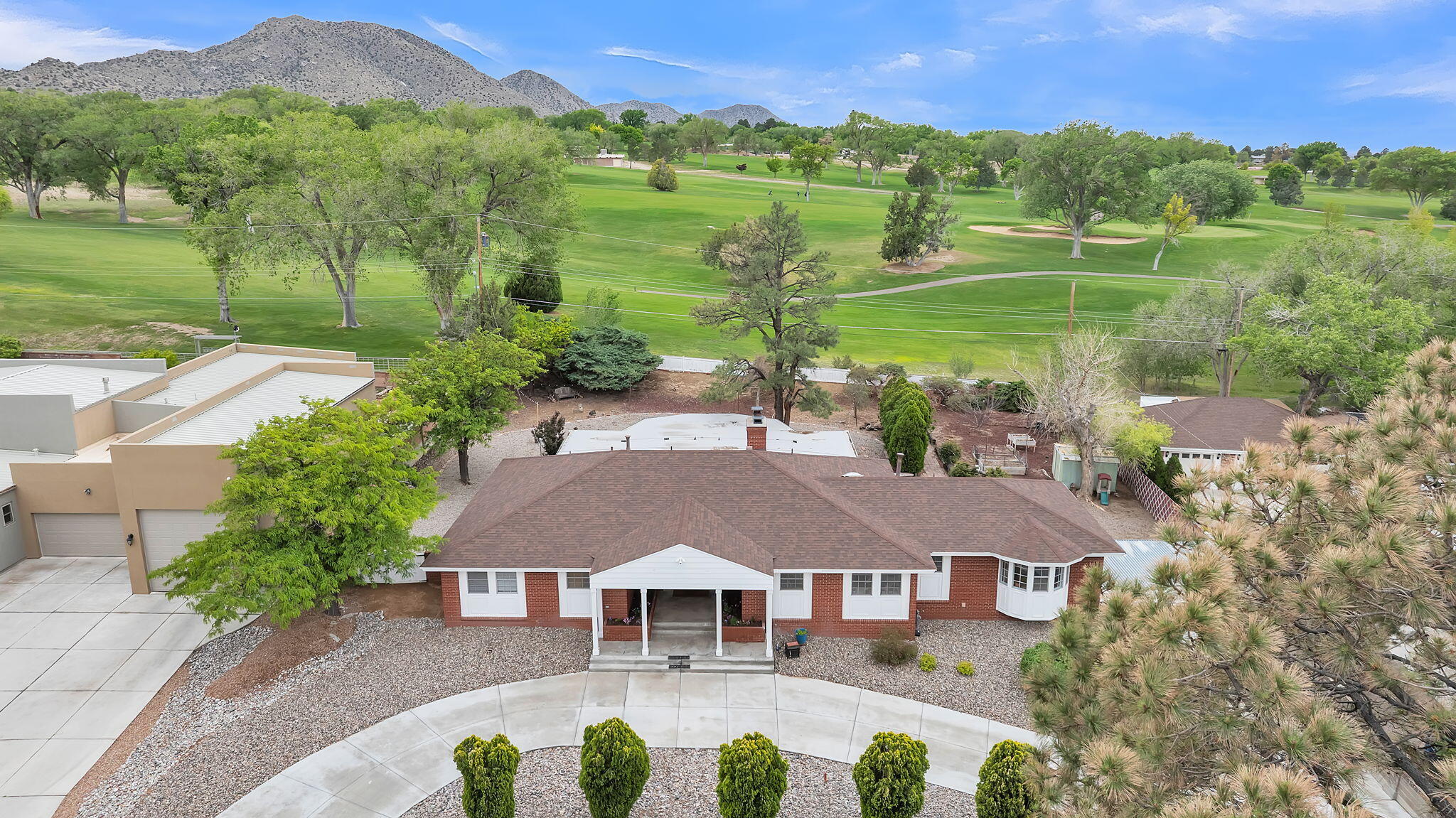 806 LAMP POST Circle SE