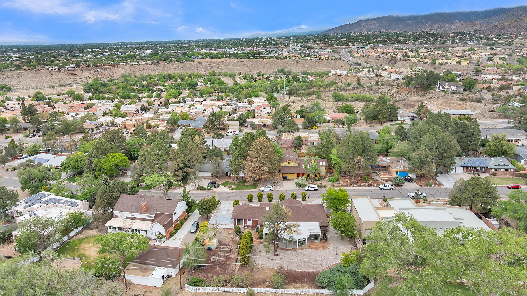 806 LAMP POST Circle SE