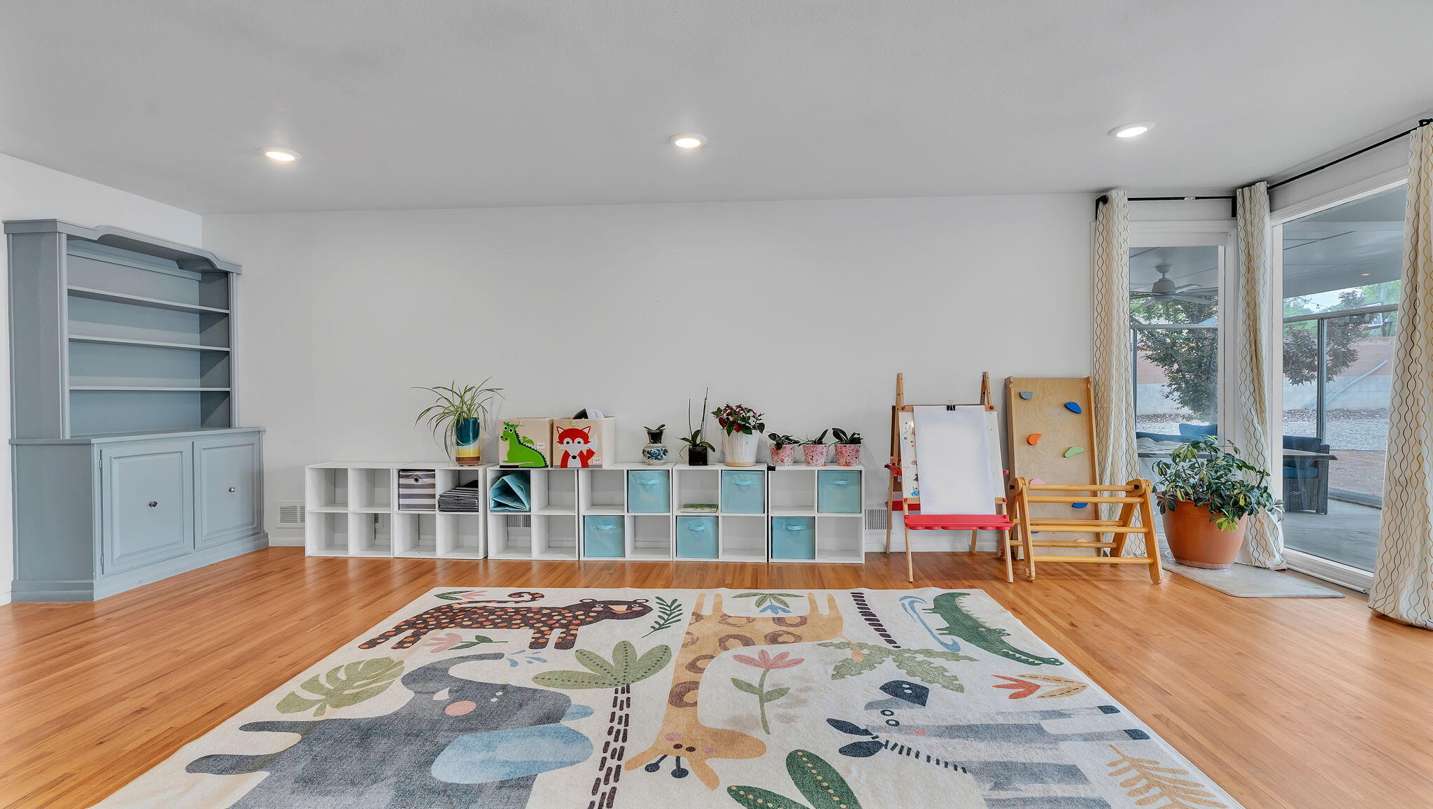 806 LAMP POST Circle SE