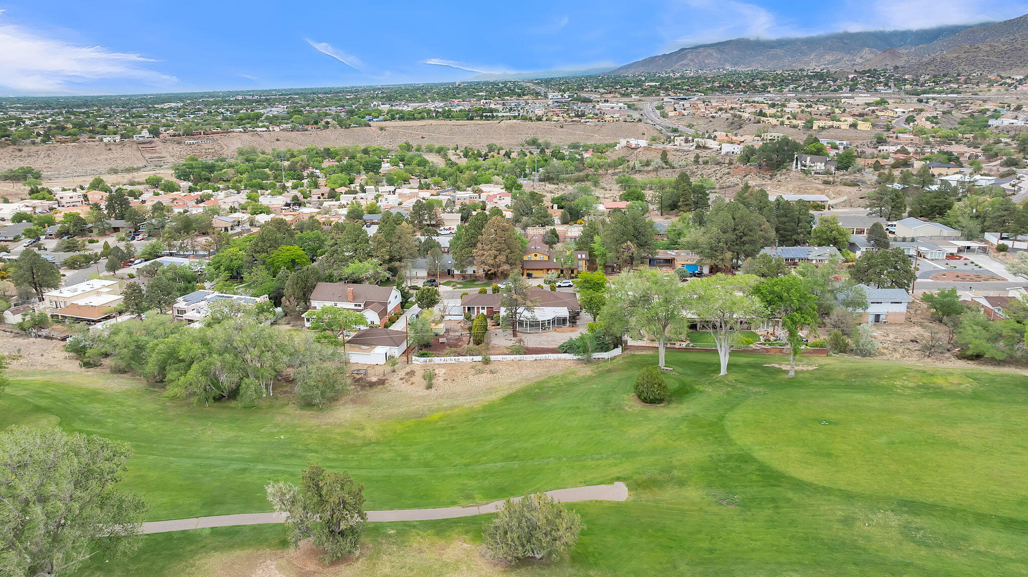 806 LAMP POST Circle SE