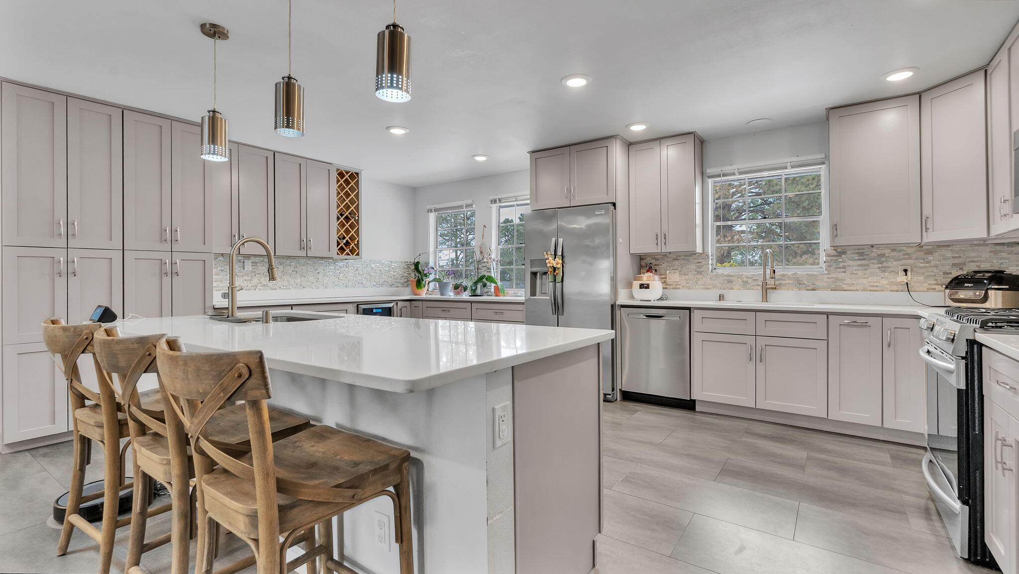 806 LAMP POST Circle SE