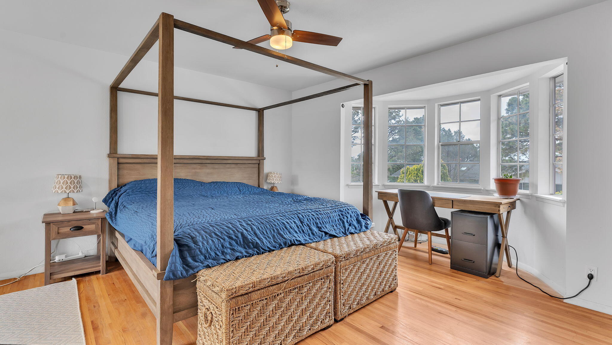 806 LAMP POST Circle SE