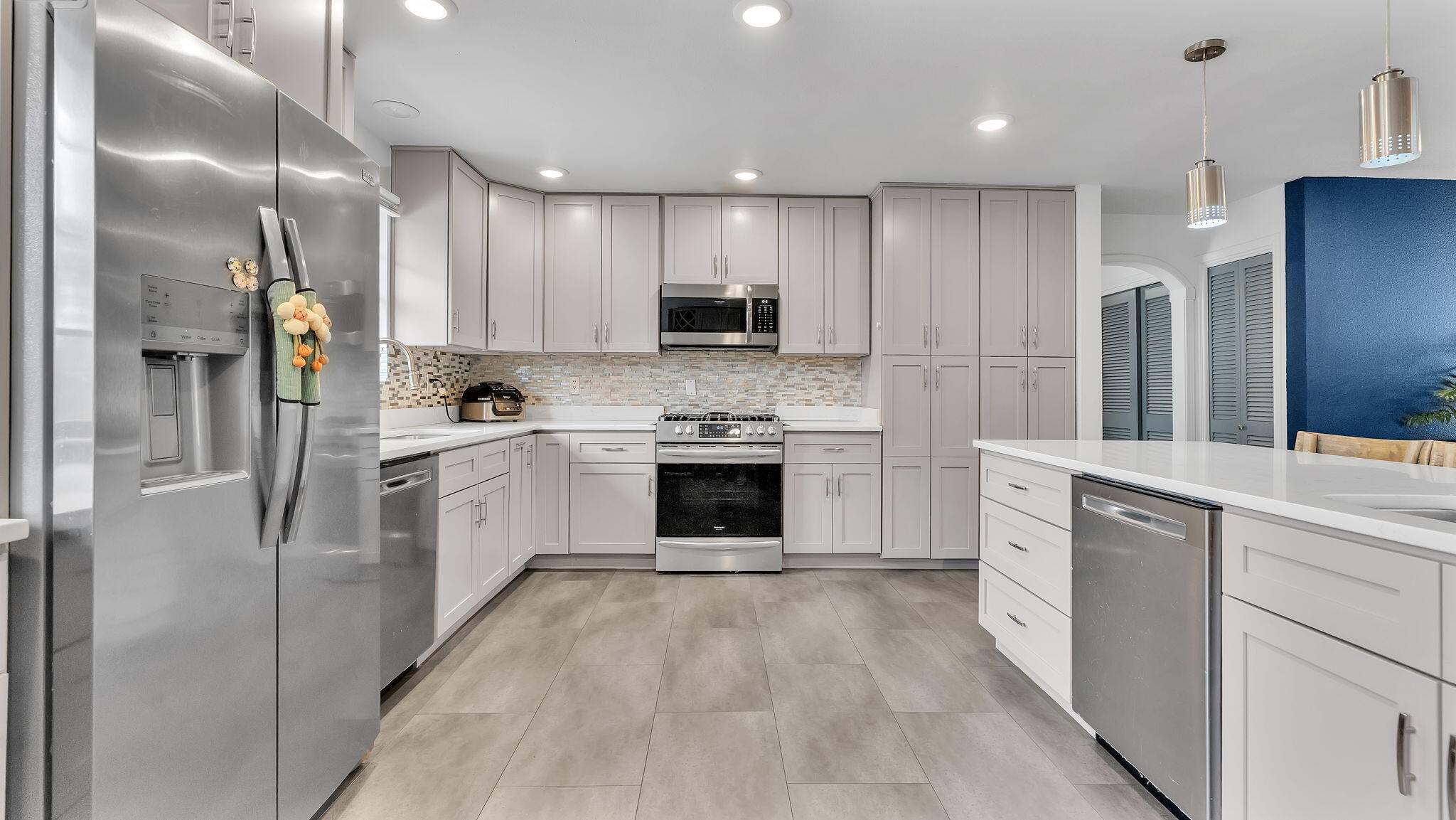 806 LAMP POST Circle SE