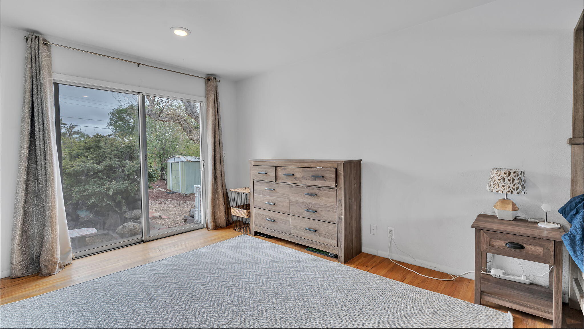 806 LAMP POST Circle SE