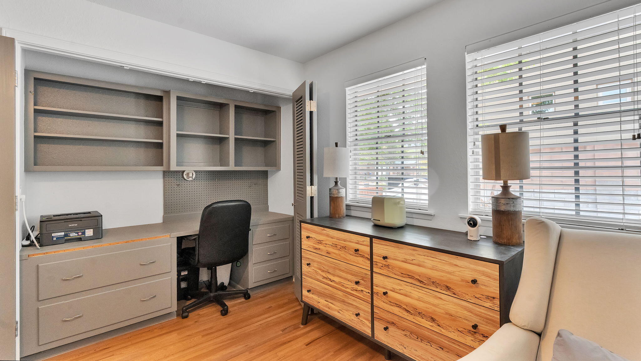 806 LAMP POST Circle SE