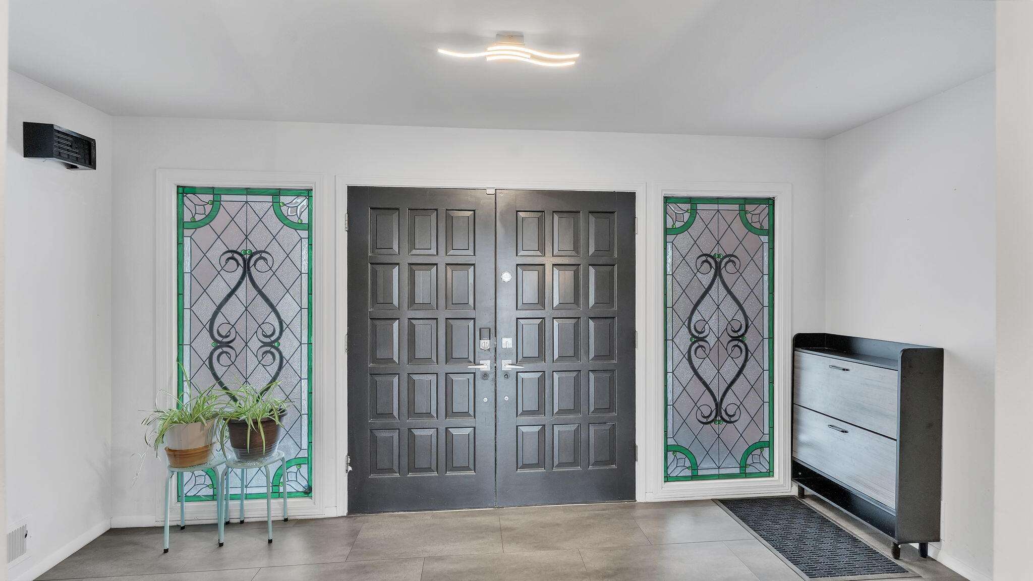 806 LAMP POST Circle SE