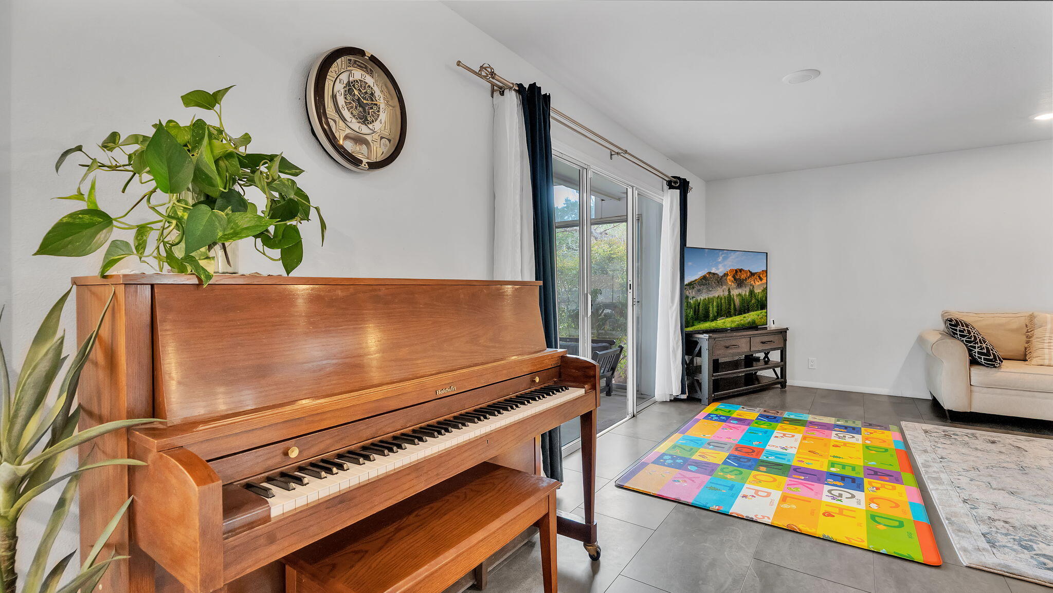 806 LAMP POST Circle SE