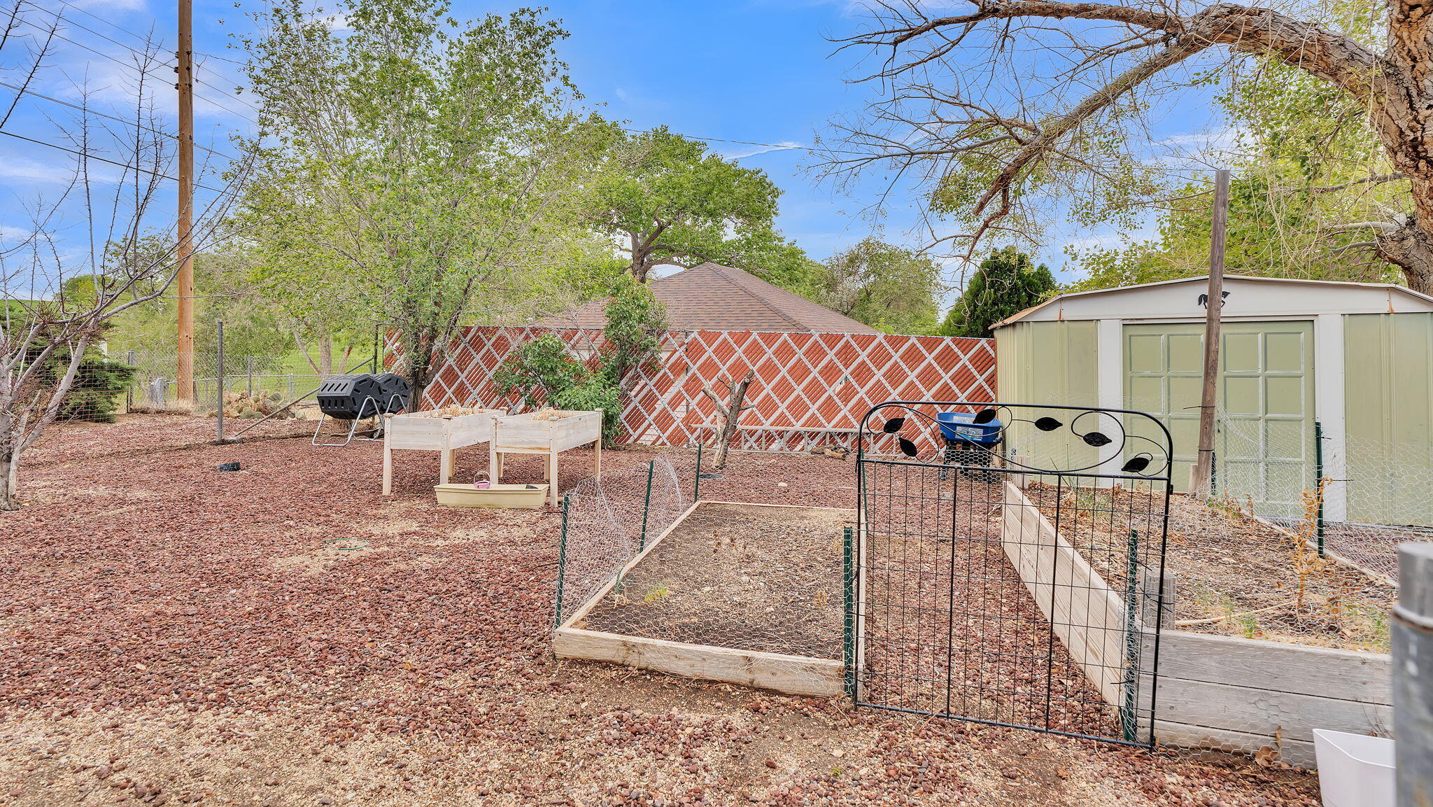 806 LAMP POST Circle SE