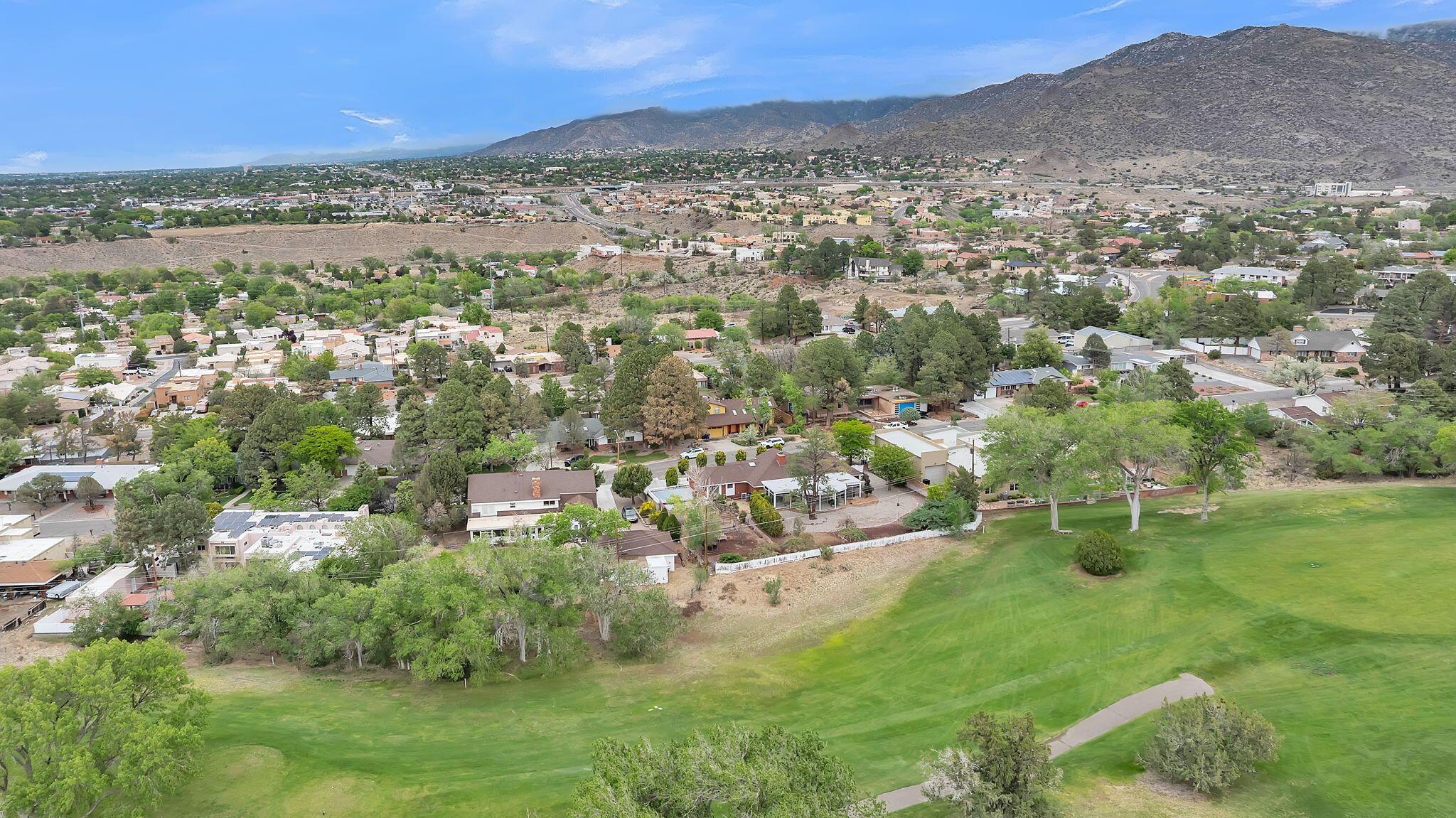 806 LAMP POST Circle SE