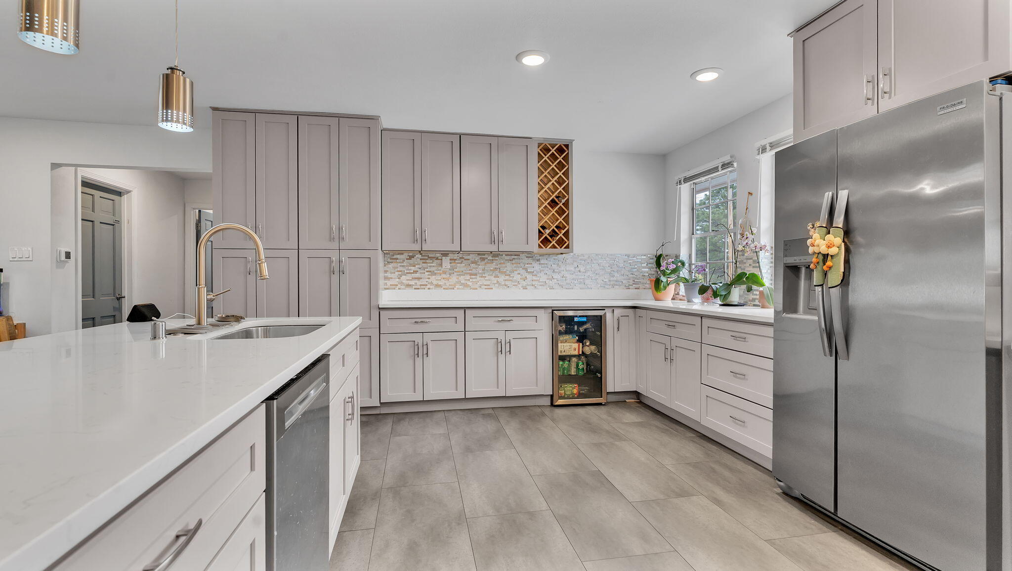 806 LAMP POST Circle SE