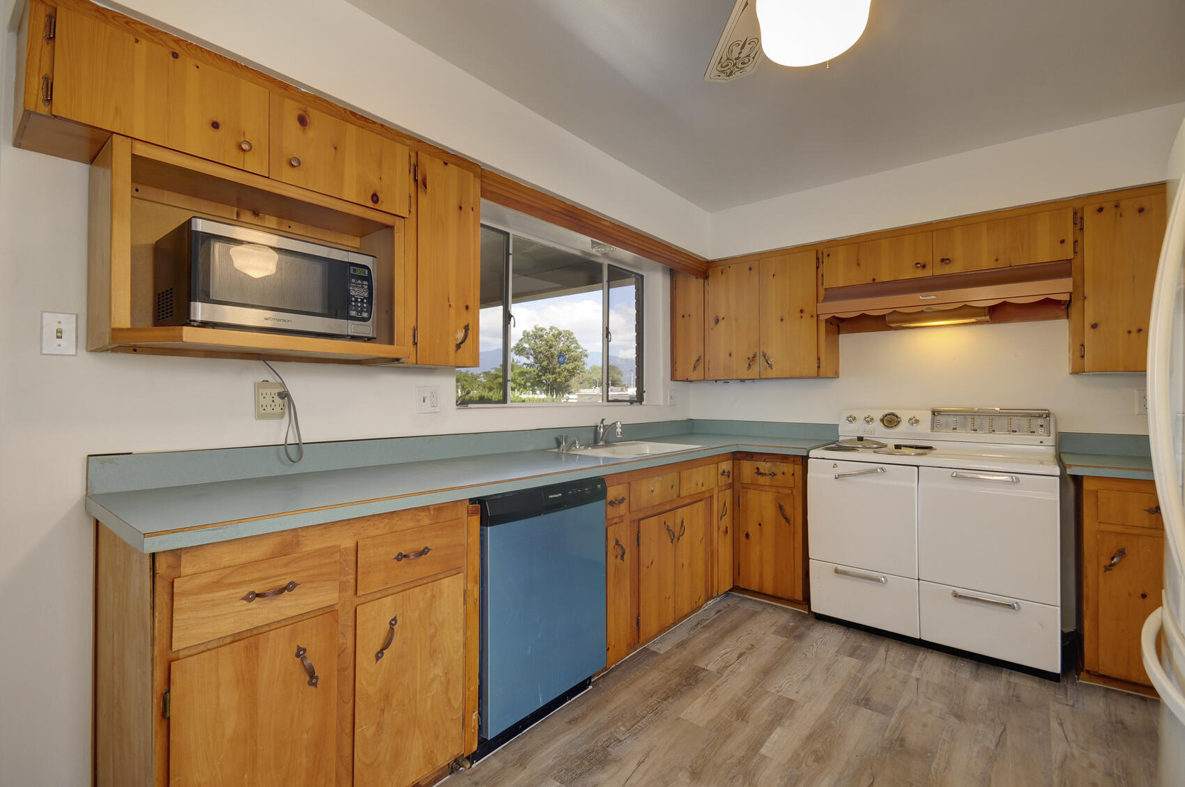 717 TRUMAN Street NE